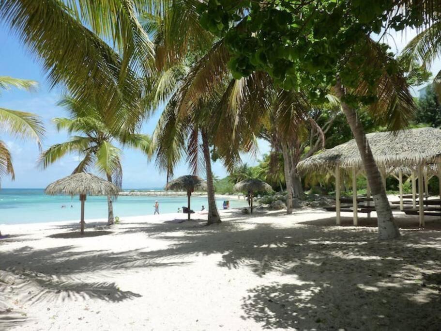 Le 35 Anse Des Rochers Saint-Francois Bagian luar foto